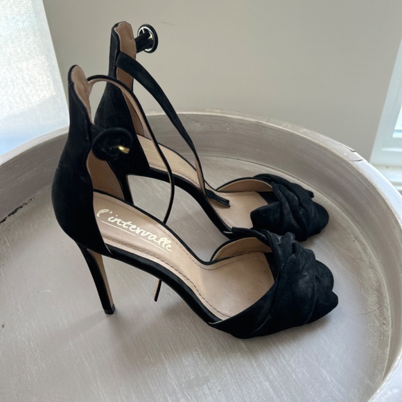 Black heels - Picture 2 of 3